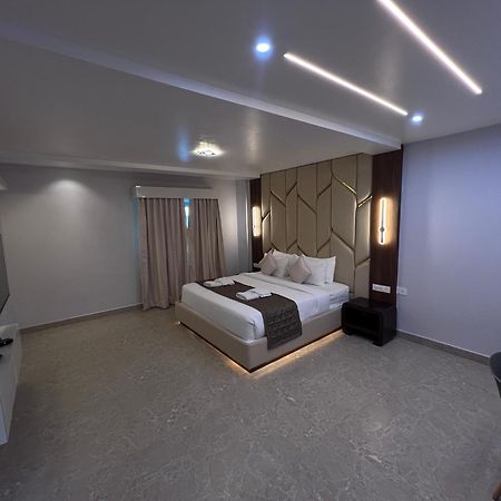 Silver Stone Park Resort, Kovilpatti Exteriör bild