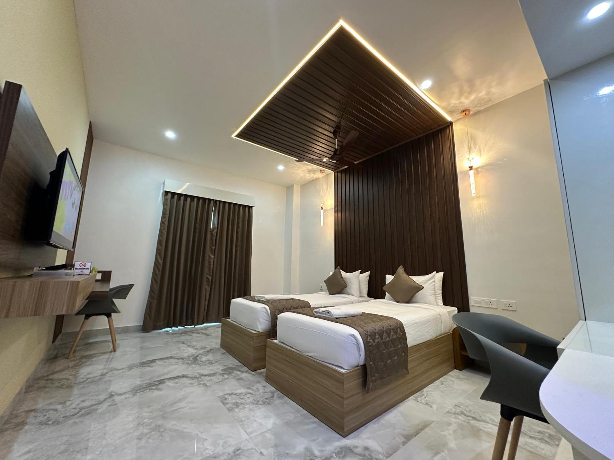 Silver Stone Park Resort, Kovilpatti Exteriör bild