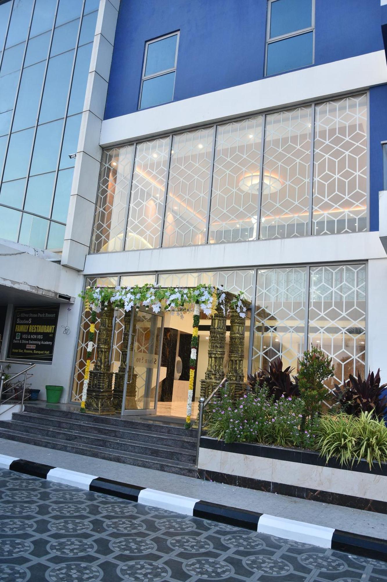 Silver Stone Park Resort, Kovilpatti Exteriör bild