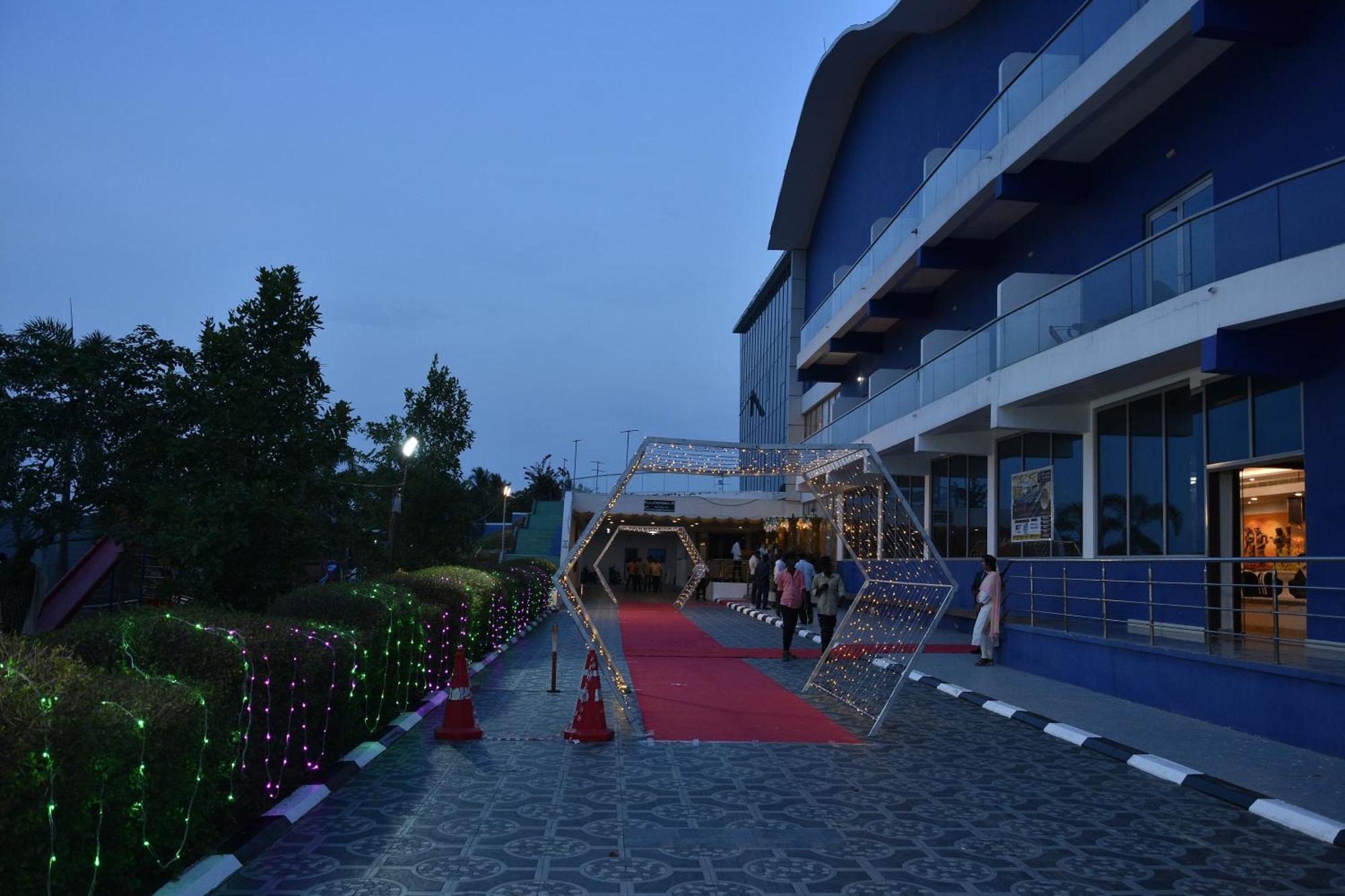 Silver Stone Park Resort, Kovilpatti Exteriör bild