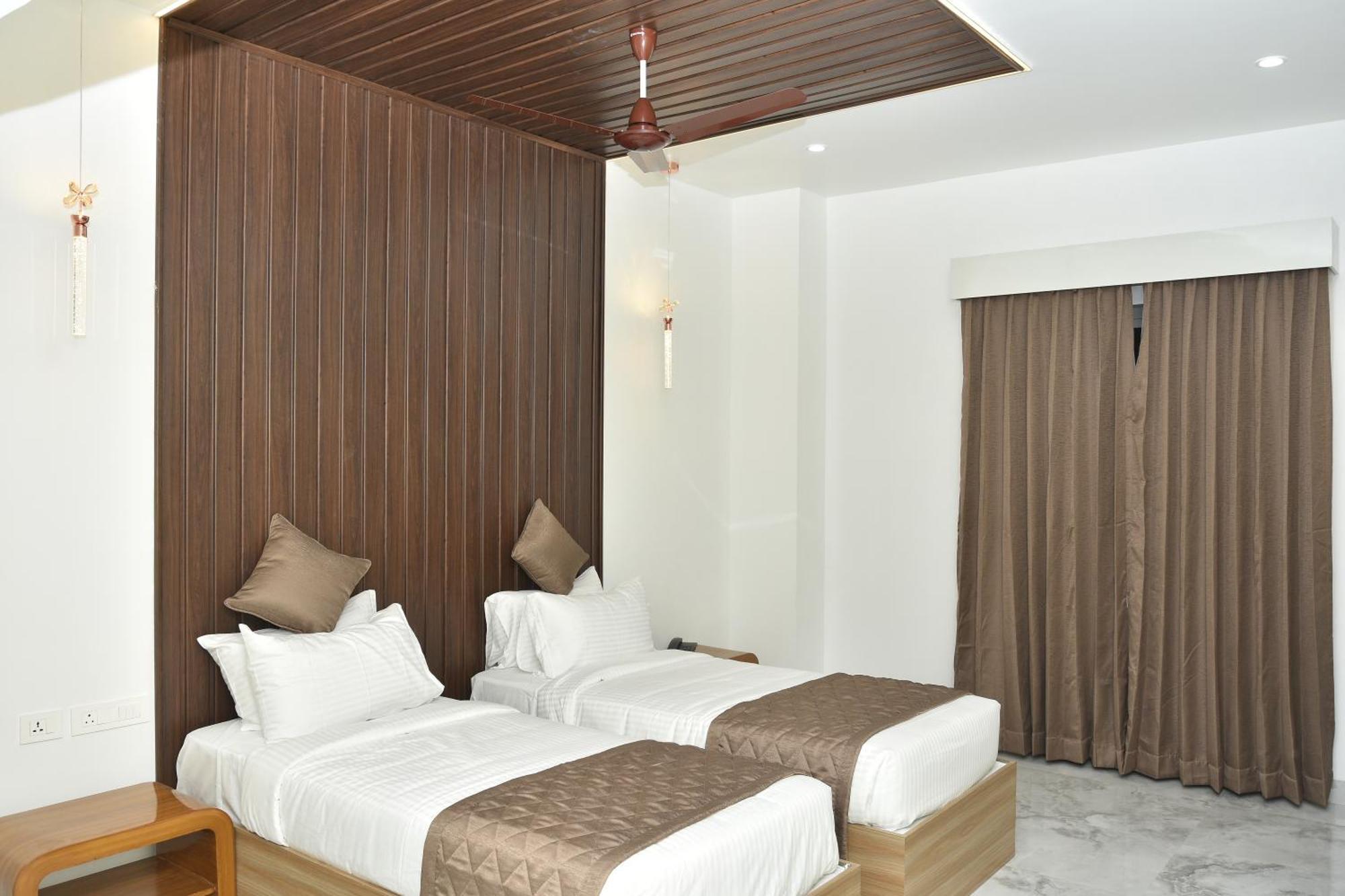 Silver Stone Park Resort, Kovilpatti Exteriör bild