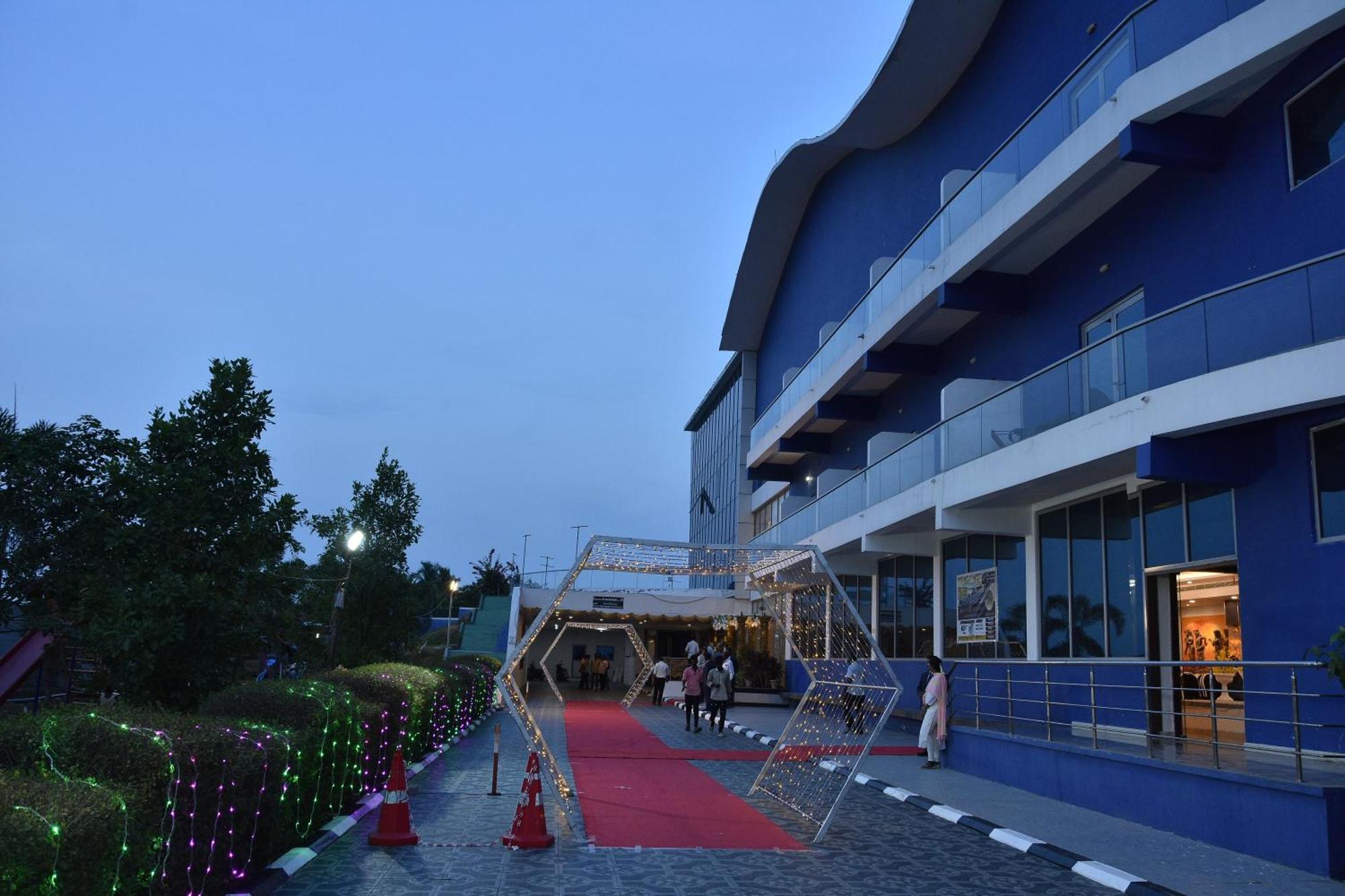 Silver Stone Park Resort, Kovilpatti Exteriör bild