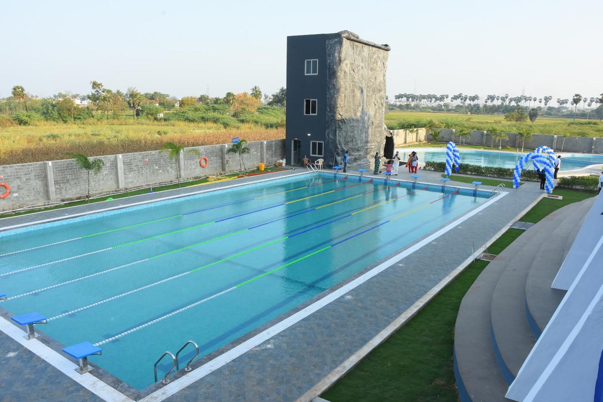 Silver Stone Park Resort, Kovilpatti Exteriör bild